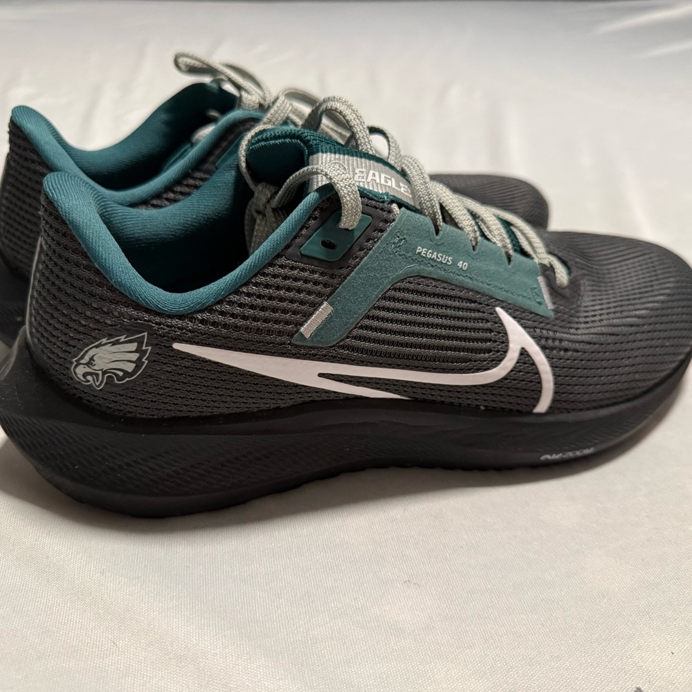 Nike Air Zoom Pegasus 40 Philadelphia Eagles 8.5 men / 10 women